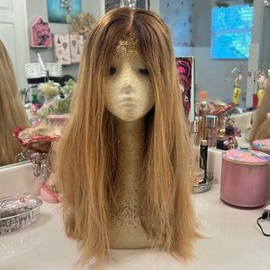 GORGEOUS 💯 Pre-owned lace front wig/sheitel!